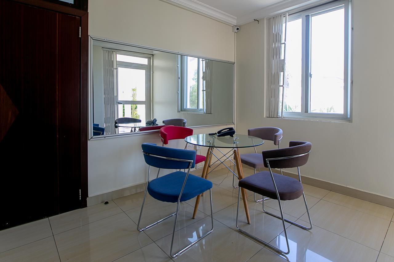 @Home Boutique B&B Hostel And Suite Άκρα Εξωτερικό φωτογραφία