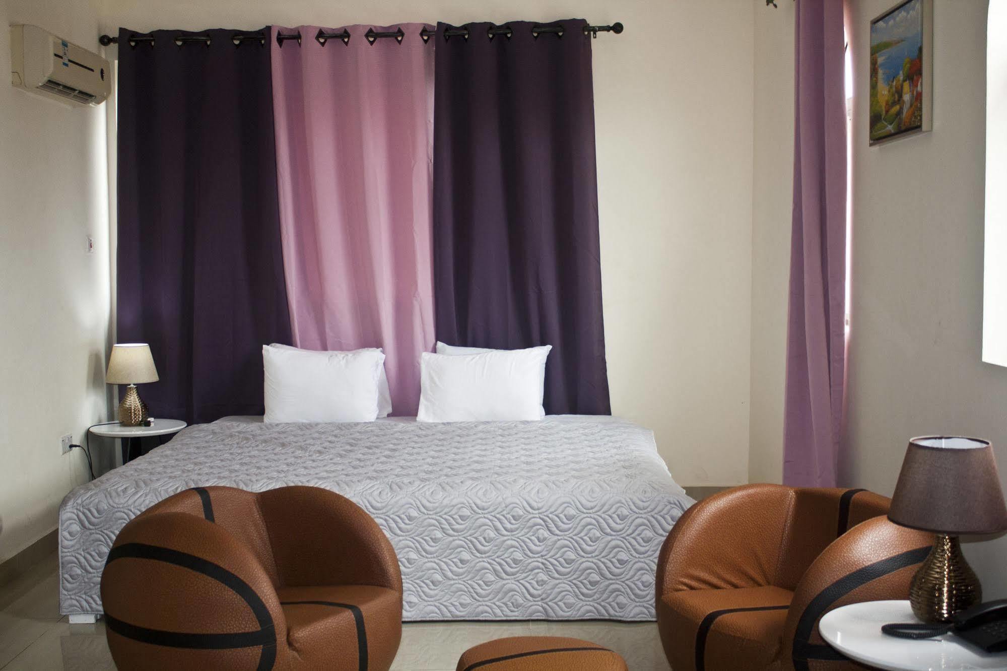@Home Boutique B&B Hostel And Suite Άκρα Εξωτερικό φωτογραφία