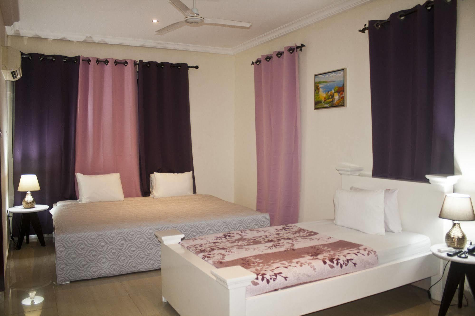 @Home Boutique B&B Hostel And Suite Άκρα Εξωτερικό φωτογραφία