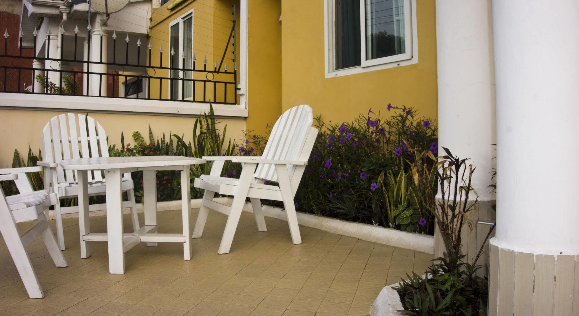 @Home Boutique B&B Hostel And Suite Άκρα Εξωτερικό φωτογραφία
